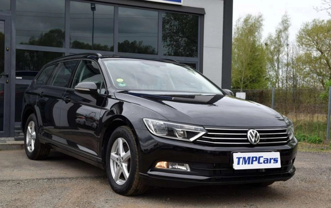 Volkswagen Passat cena 62900 przebieg: 152000, rok produkcji 2019 z Piława Górna małe 379